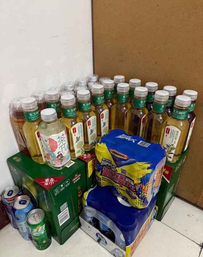 路上看见了个饿了么骑手 想想我家里的啤酒饮料





75 / 作者:陌上花开9698 / 