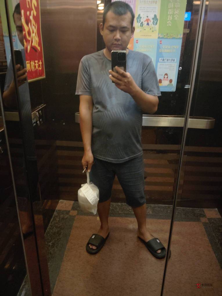 那个年代的沸羊羊比较多？
我85年的
当年进厂的时候，只要个女生忙不过来好多沸羊羊帮28 / 作者:成都熊熊 / 