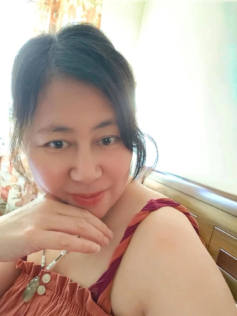 老哥们为什么我看到这种就会有欲望，这是好哥们的姑姑



4 / 作者:青草地 / 