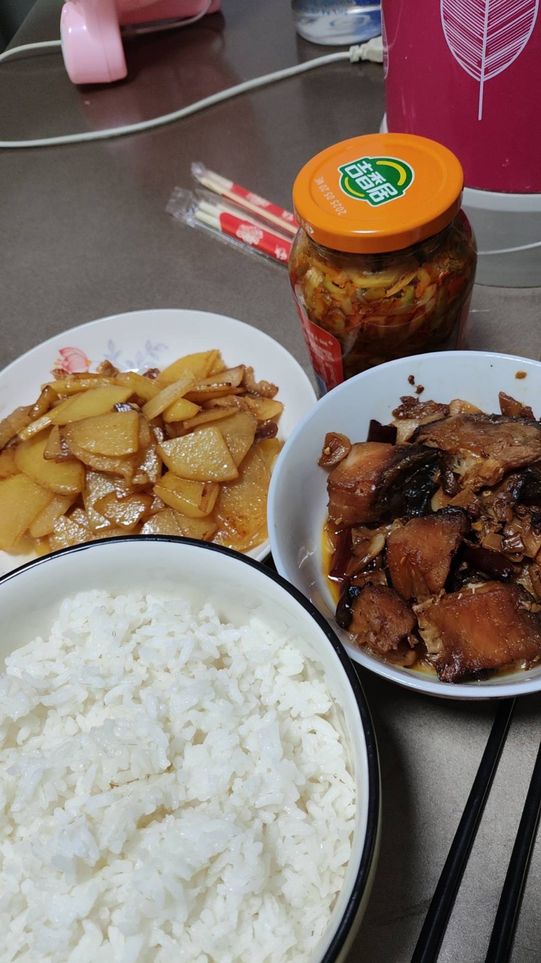 挂壁了，老哥们，一块钱土豆，又抗了一天

58 / 作者:回不到的过去丶 / 