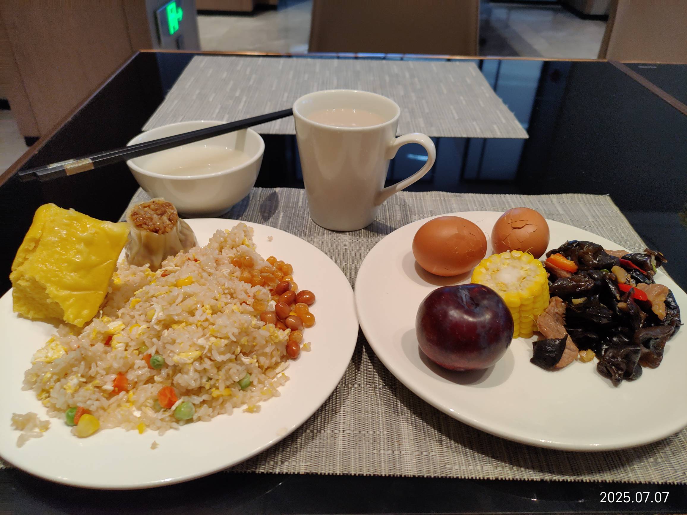 瘫痪酒店，吃点挂比早餐，继续瘫痪，吹挂比风扇难受




72 / 作者:小风追云 / 