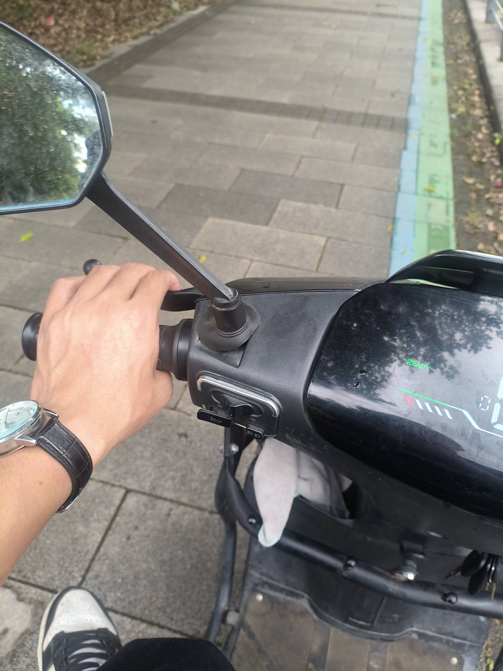 电瓶车全新买的跟了我一年整，被我抵押了10次

66 / 作者:kim哥哥 / 