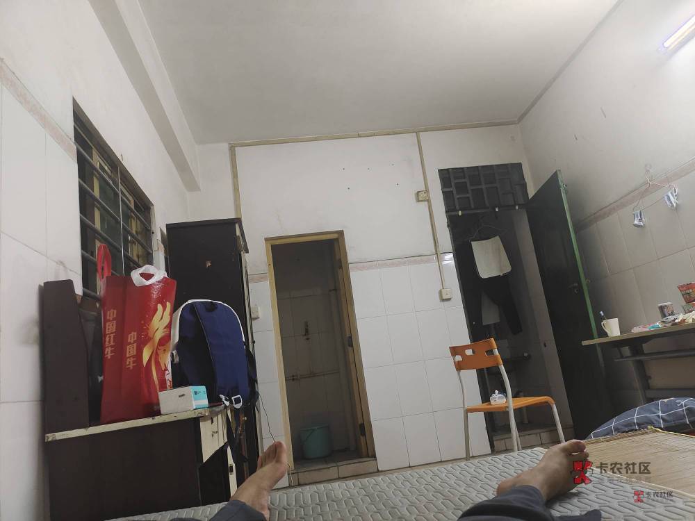 老哥们都有什么行李啊我就一个书包，两T衣服几条内裤，明天打算背上书包做公交去各大96 / 作者:老哥撸老哥1 / 