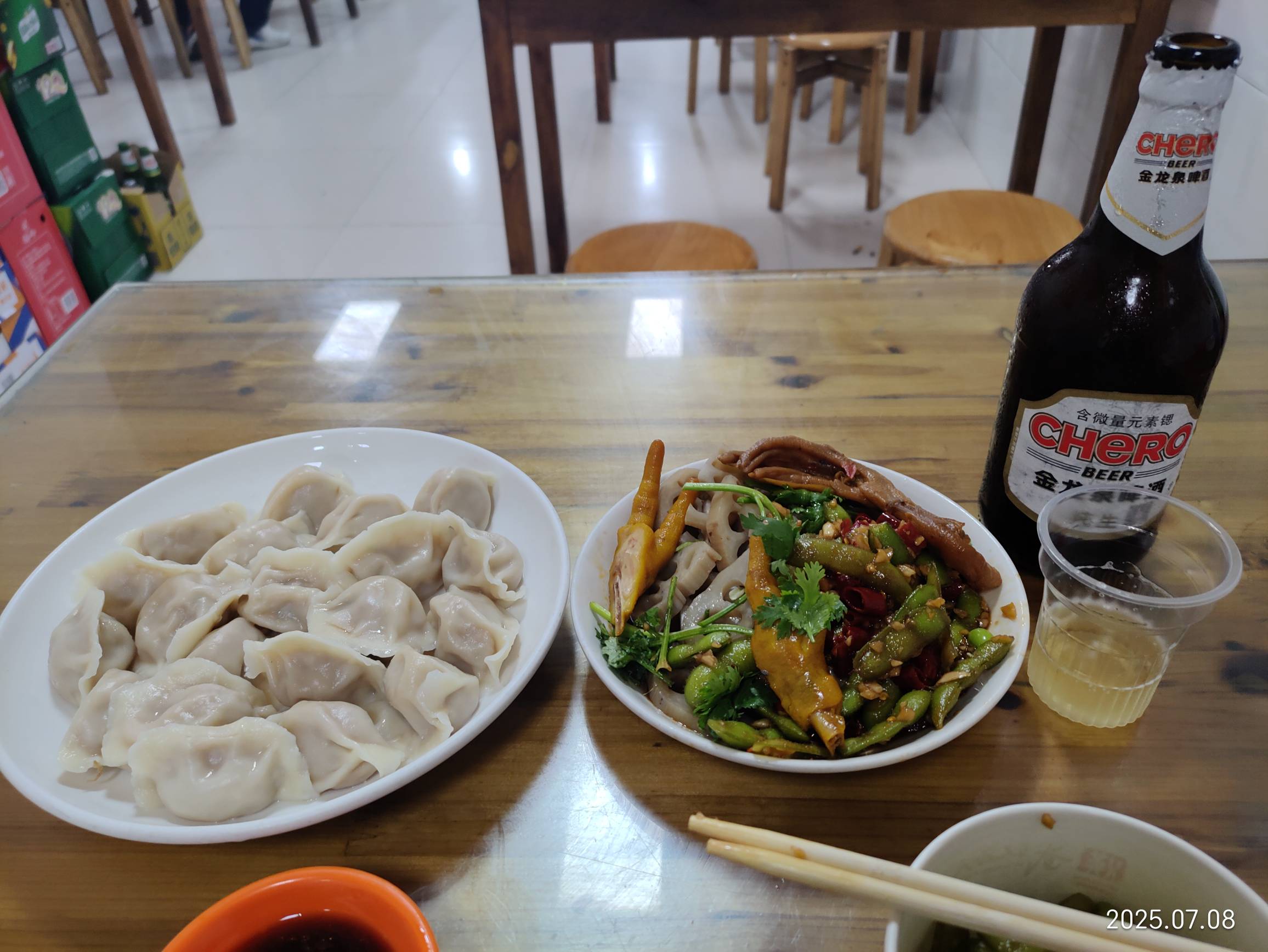 出来吃点饺子喝点

91 / 作者:小风追云 / 