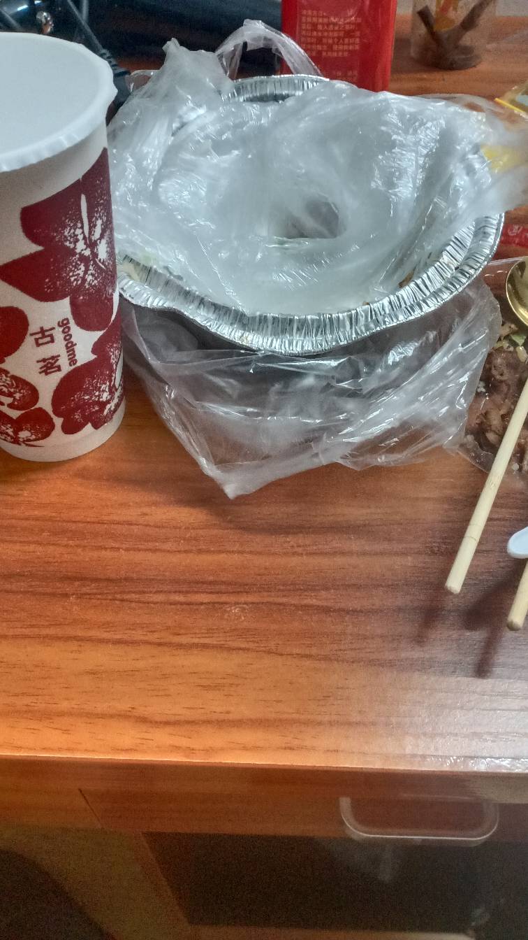 终于撑了，快餐20，珍珠奶茶0.9毛拼好饭，骑手说拼好饭不送上楼，我直接联系美团客服77 / 作者:曾经拥有～ / 
