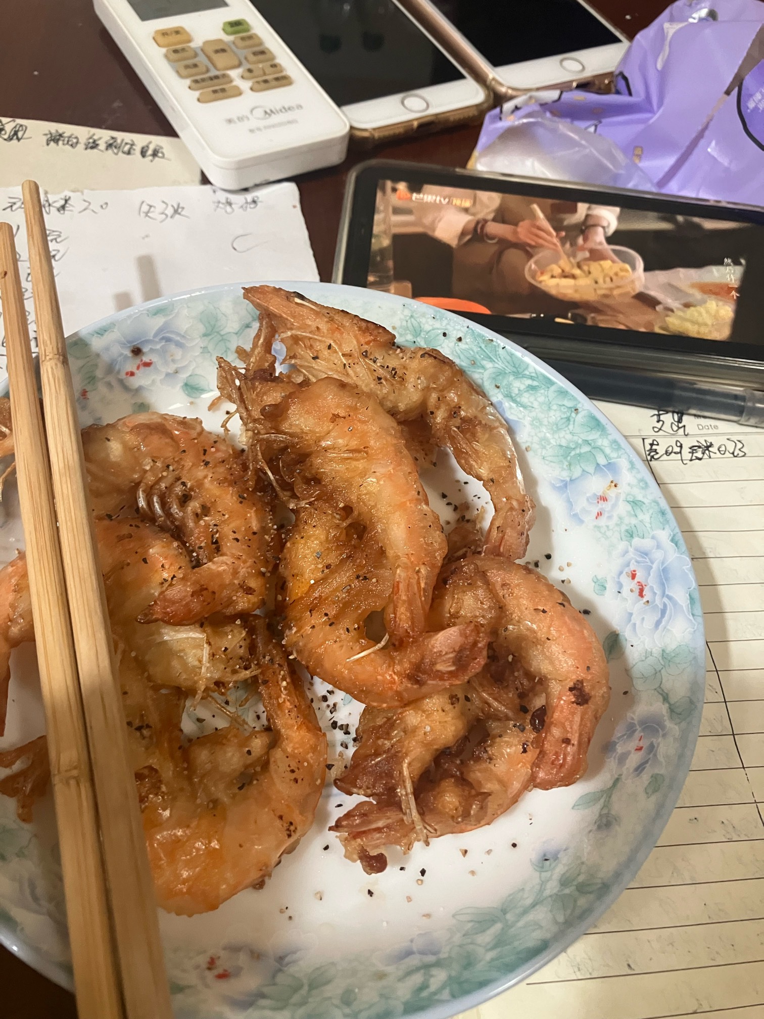 夜宵开吃

2 / 作者:小熊科技 / 