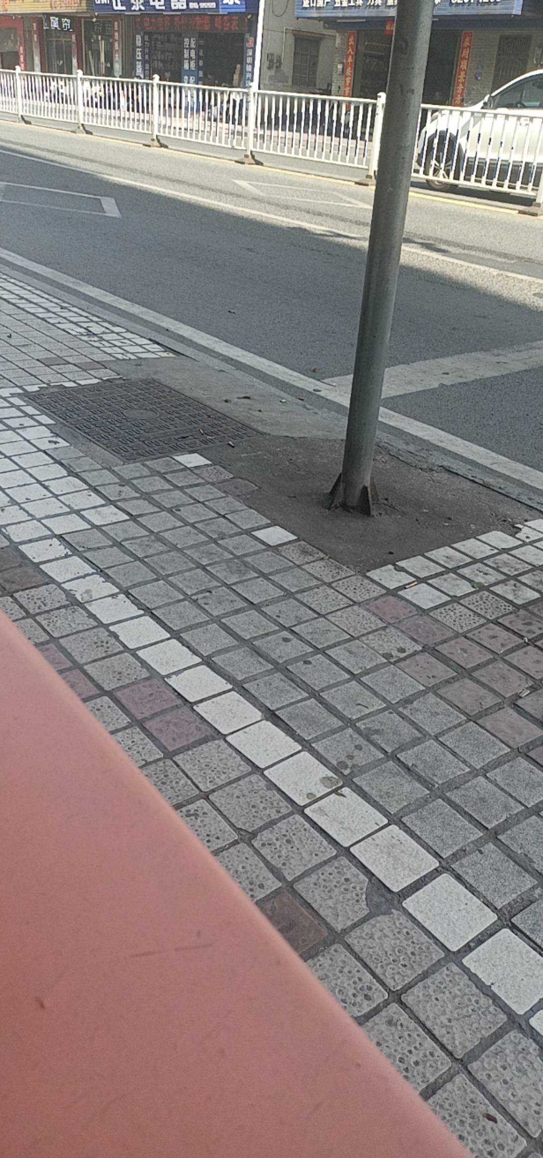 今天凉快多了，挂壁房空调吹的发烧了


100 / 作者:康祥 / 