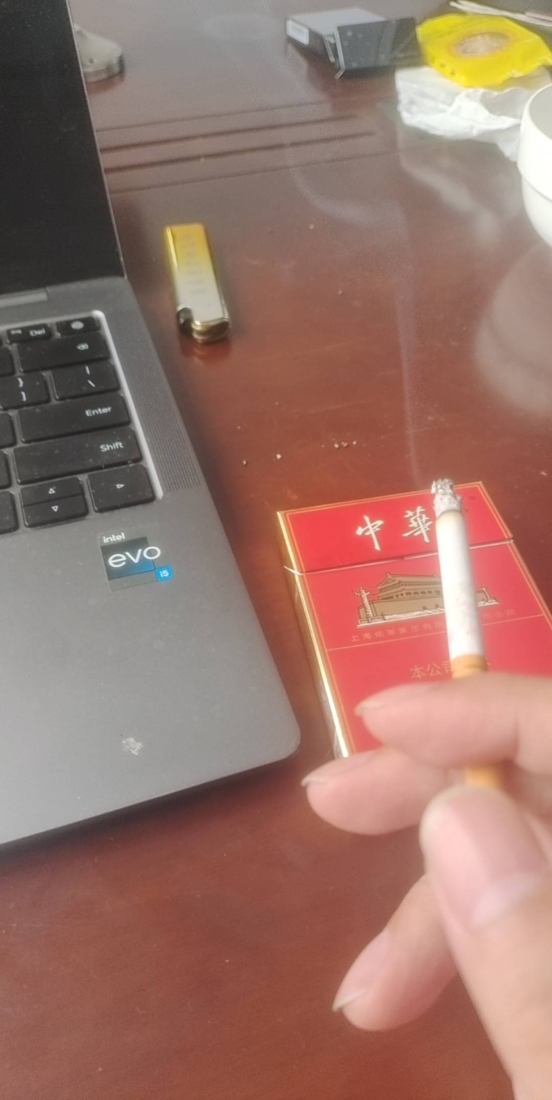 有烟抽就行了，还挑三拣四的

36 / 作者:卡农哈哈哈 / 
