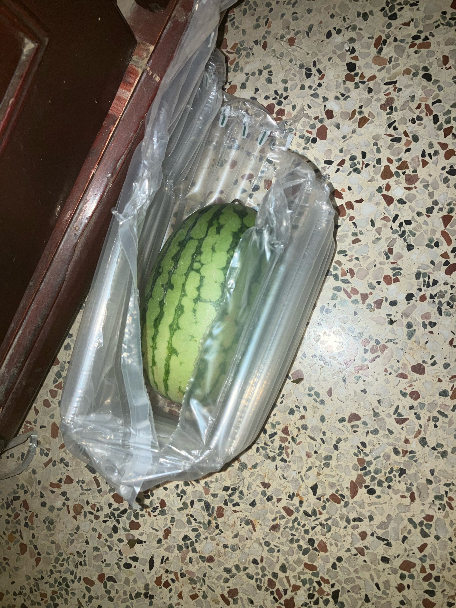 京东1元抢的西瓜到了

34 / 作者:小熊科技 / 