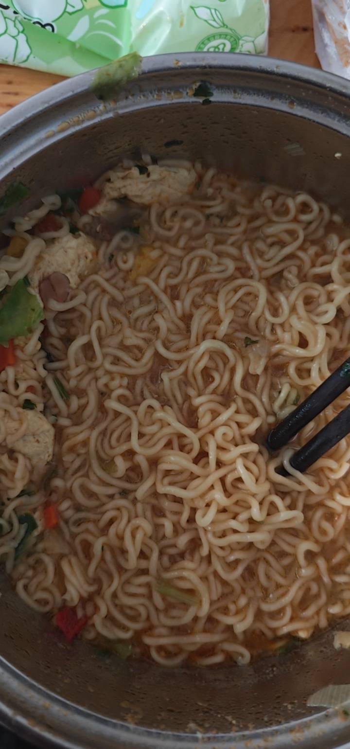 穷的只能吃泡面了。

76 / 作者:醉了就 / 