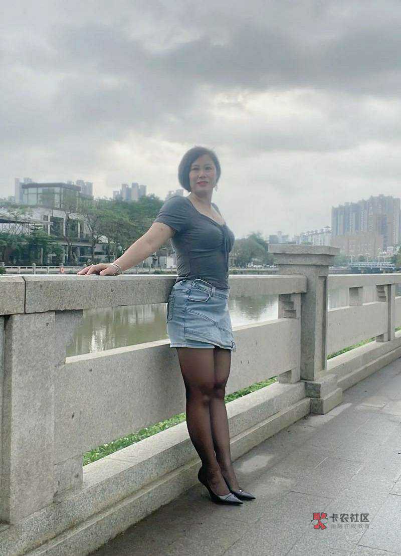 看老哥们跑外卖赚了不少，想离厂也去跑，但厂里很忙，怕不肯放人，工资卡20天每月末才85 / 作者:青草地 / 