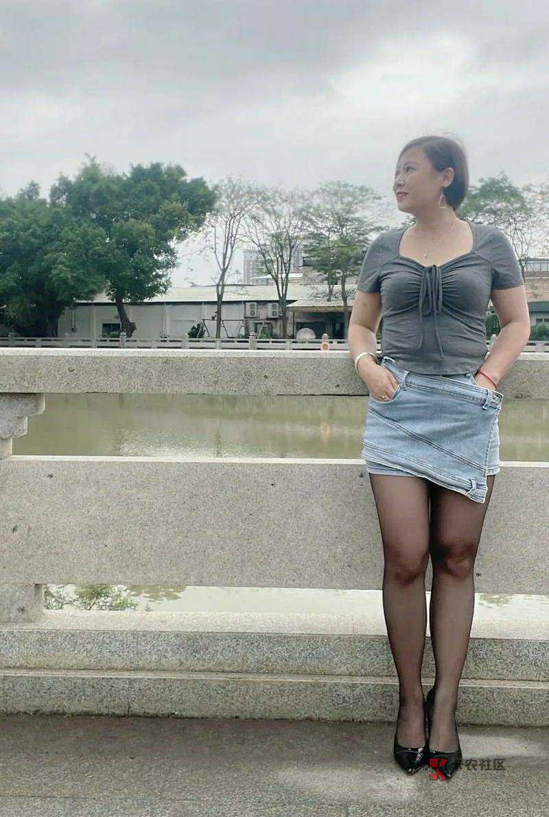 看老哥们跑外卖赚了不少，想离厂也去跑，但厂里很忙，怕不肯放人，工资卡20天每月末才71 / 作者:青草地 / 