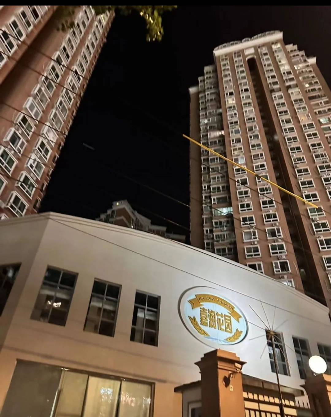 现在是不是人工审核的 玩不起了 绝地没还有印车牌号店铺名什么的 都是小区图 全说我图55 / 作者:淡紫宸风 / 