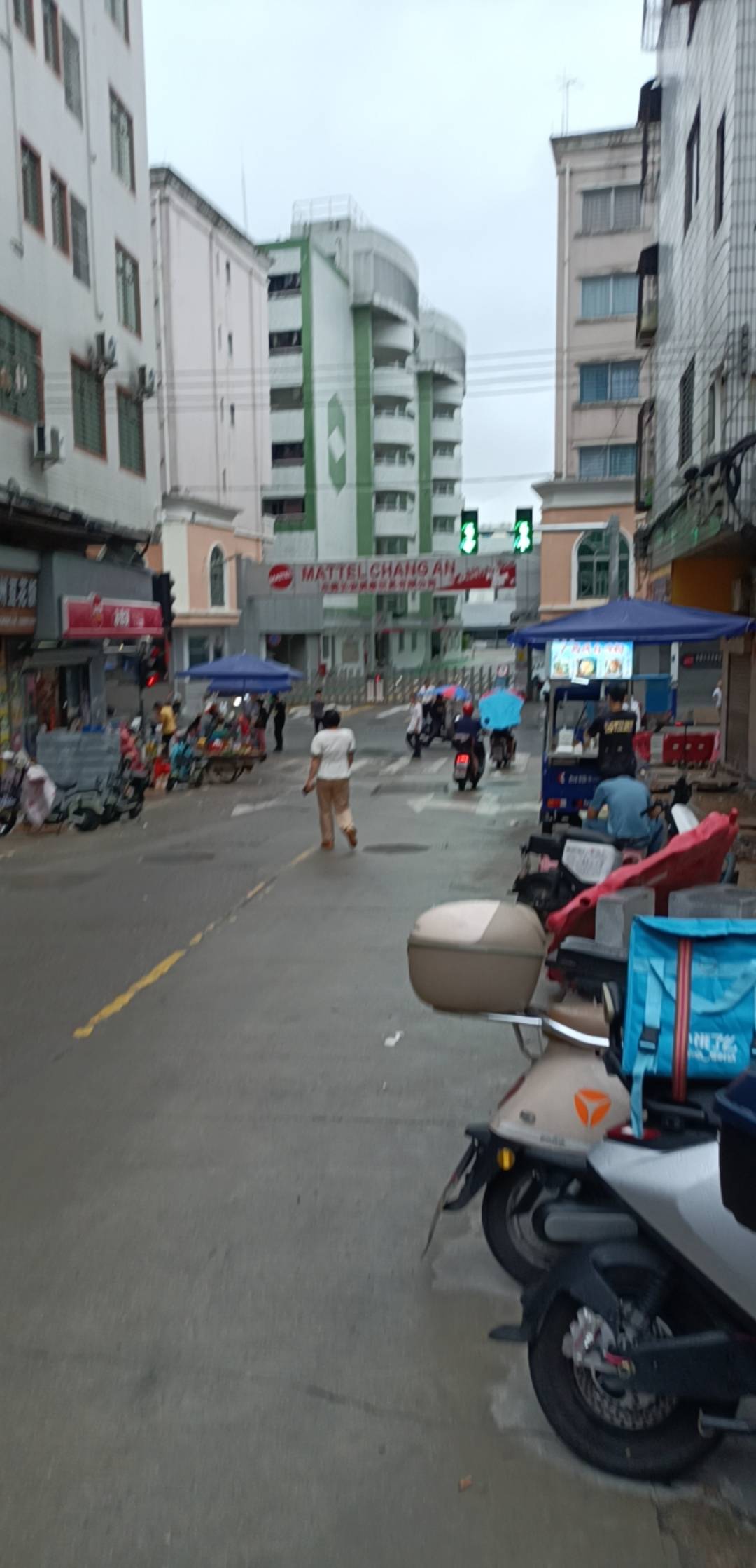 老哥们  到长安霄边了  

98 / 作者:hejia137 / 