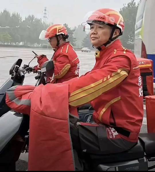 其实还是要感谢大强子的 他就像投入池塘的石子 虽然现在沉底了 但这波澜是他引起的 没44 / 作者:宣布哦 / 
