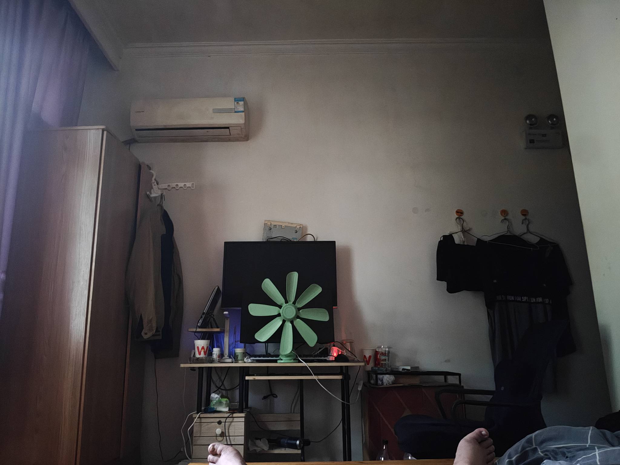 要南下了，这里不适合我躺了，彪子都要收我800，这个大烟嗓吓哭我了

26 / 作者:平安福气 / 