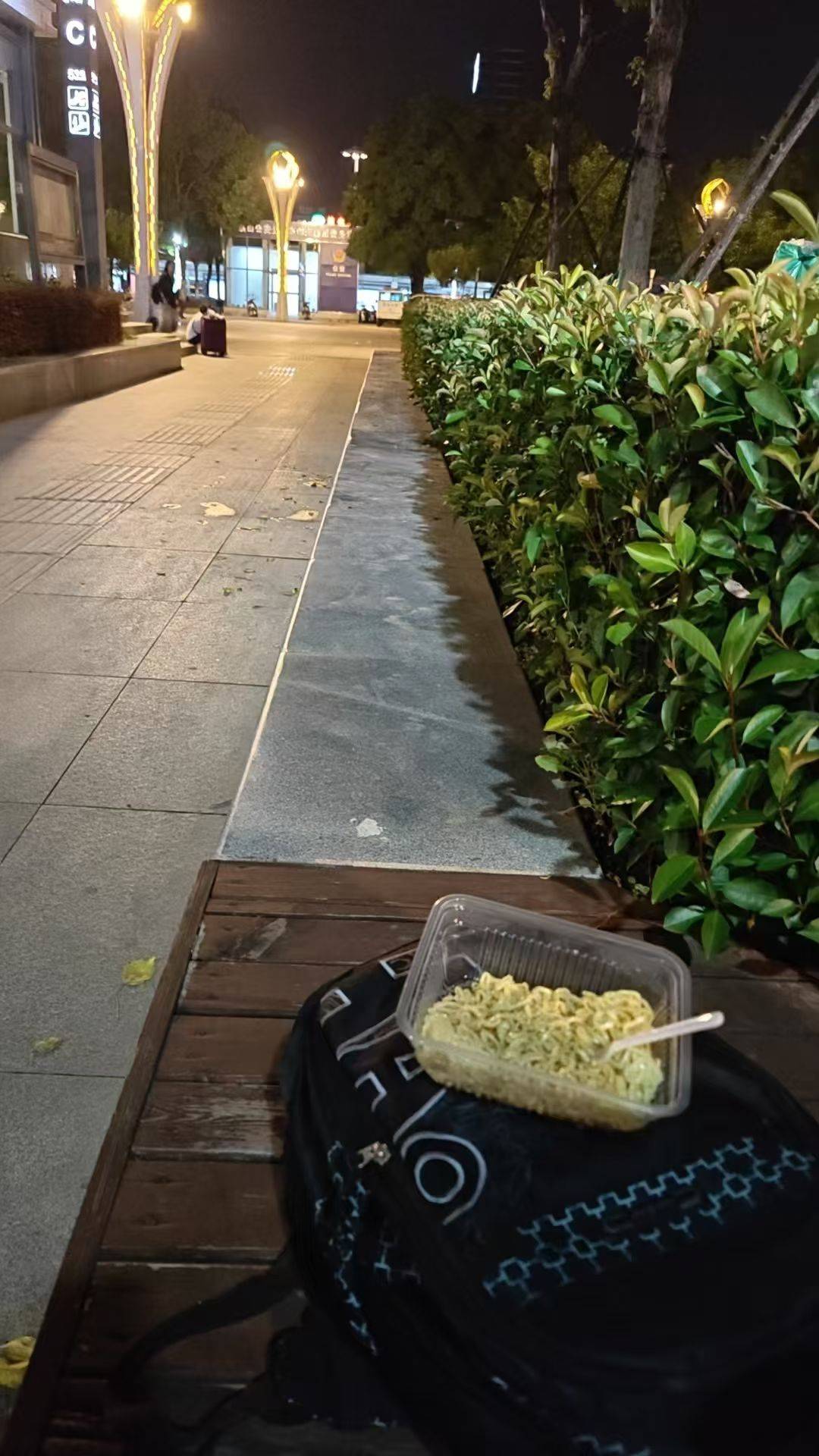 进厂这两天，感觉这辈子都一眼望到头了

44 / 作者:发财好运 / 