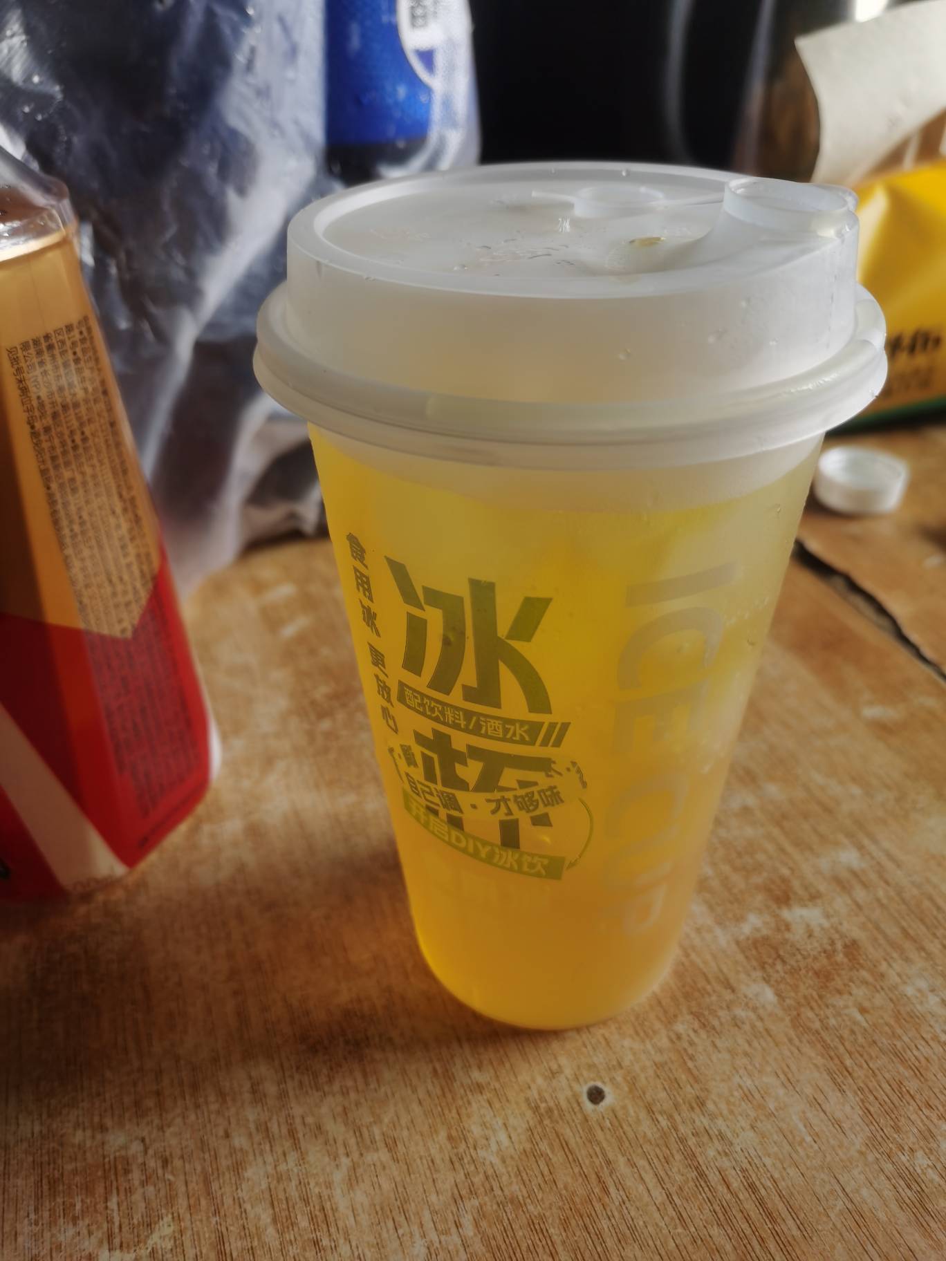 超市里面感觉很鸡肋的东西，1块钱一个冰杯

58 / 作者:歲月不饒人 / 