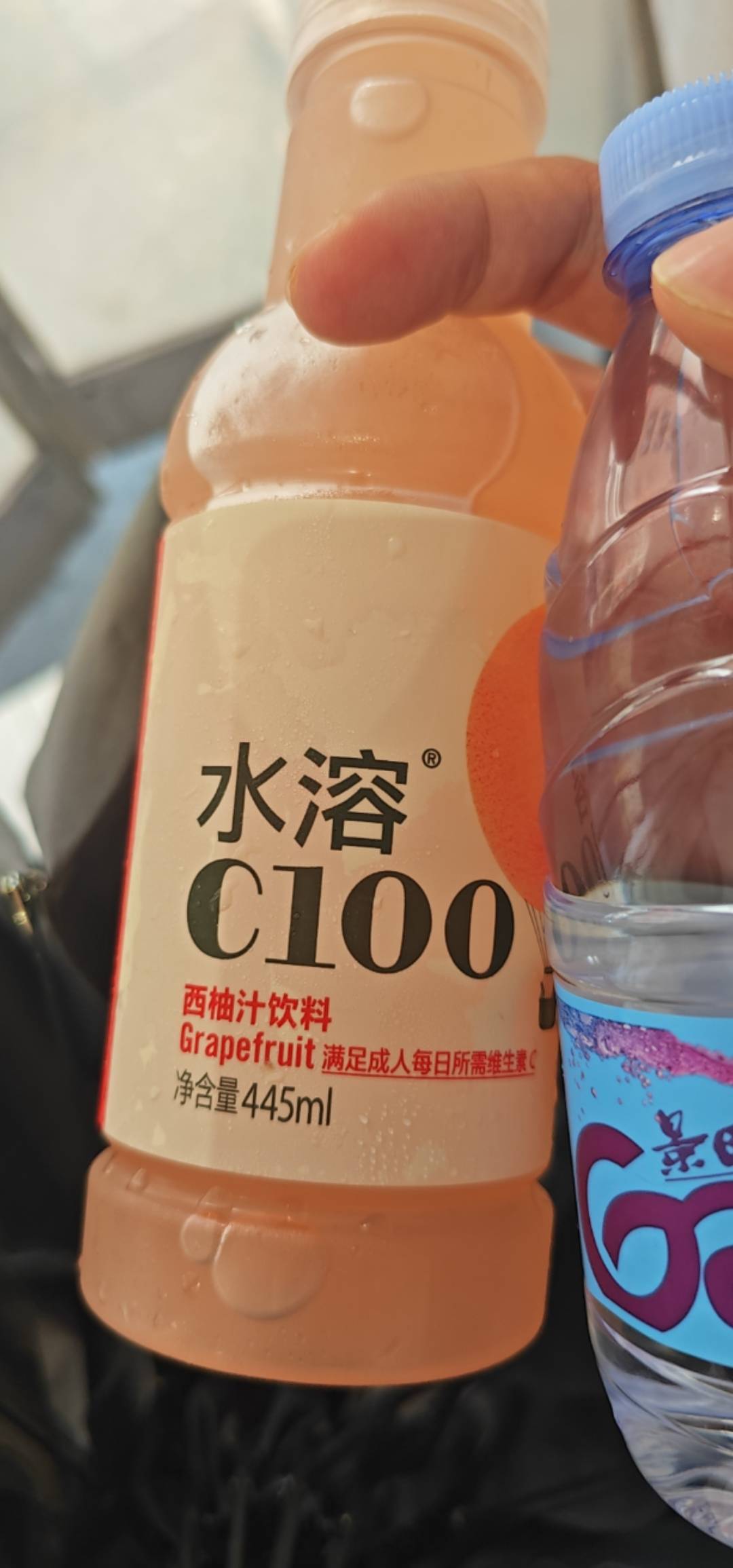 这么大个超市这个水怎么卖5.5？比外面超市还贵一块钱！


20 / 作者:卡农豆包 / 