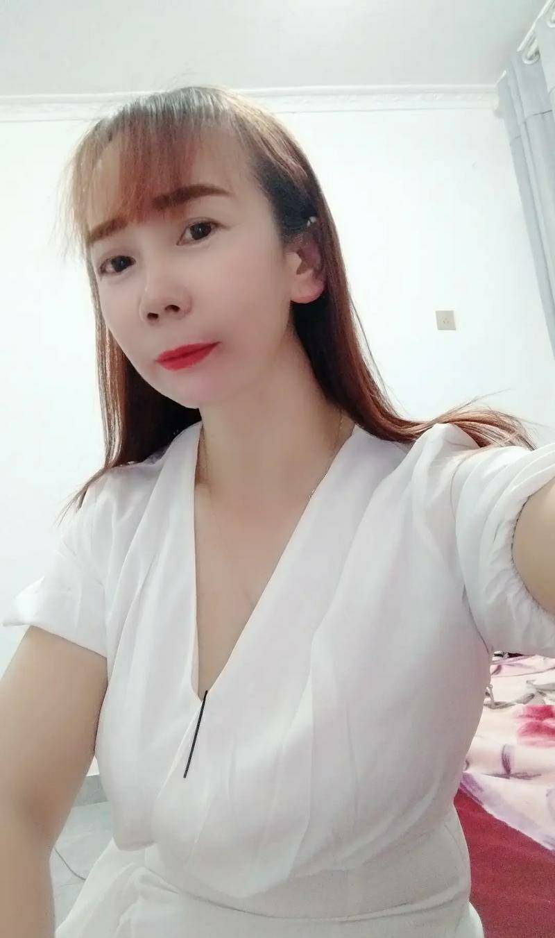 今天休息去老姐家里玩，她在厂里是做打包那块的，刚才她也下载了贝壳我在旁边教她



24 / 作者:青草地 / 