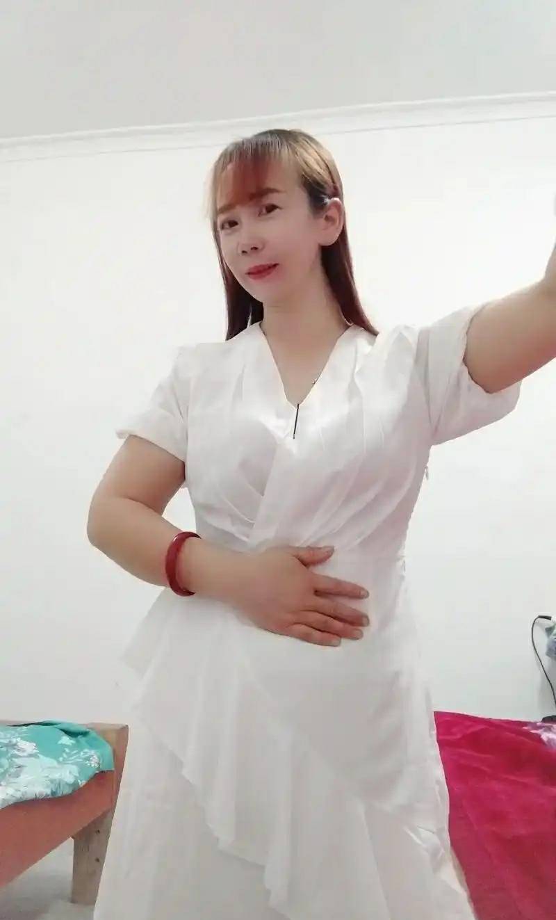 今天休息去老姐家里玩，她在厂里是做打包那块的，刚才她也下载了贝壳我在旁边教她



88 / 作者:青草地 / 