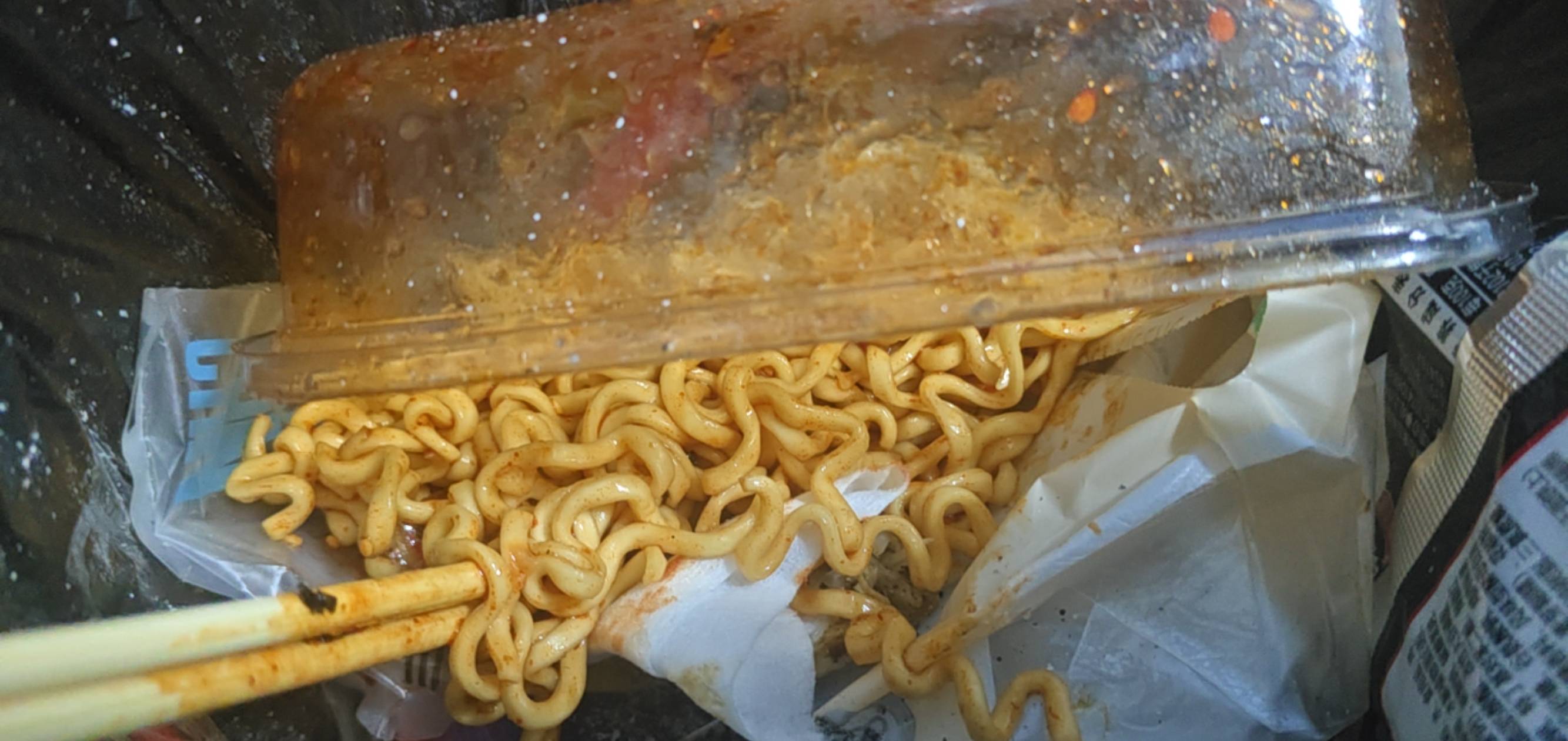 火鸡面不是人吃的，就吃了两口，太辣了，嘴麻，头麻，舌头辣，整个人都不好了


52 / 作者:qytdlbll / 