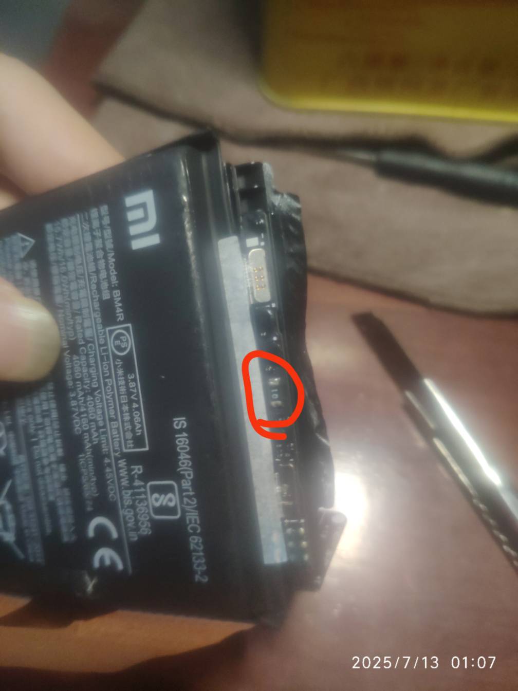 接上贴，手机反复重启供电不足的问题0元解决。 首先我手机插充电器是能正常使用的。拔3 / 作者:申毛度日 / 