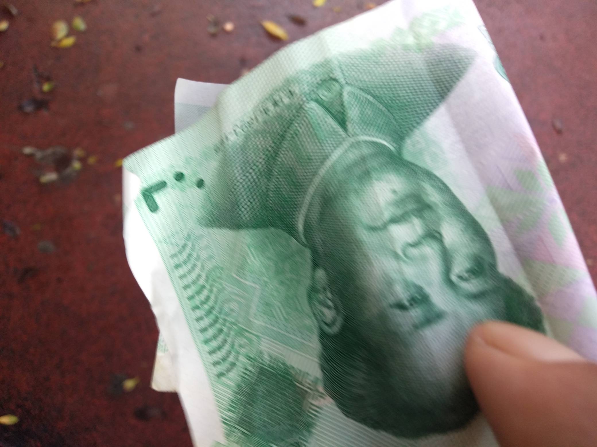 时来运转，今天出门居然捡钱了，五十大毛破蛋

52 / 作者:尛•牛•氓 / 