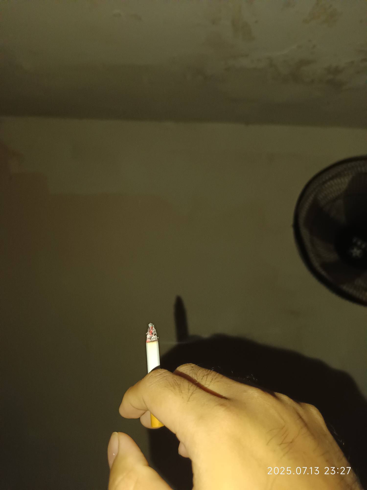 一辈子就这样了，过一天算一天，以前花钱玩太多射太多，把我的精气神运气全搞没了

77 / 作者:小爪哇 / 