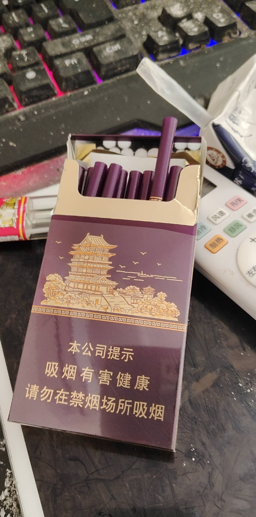 这d烟还可以

99 / 作者:turbo小宇宙 / 