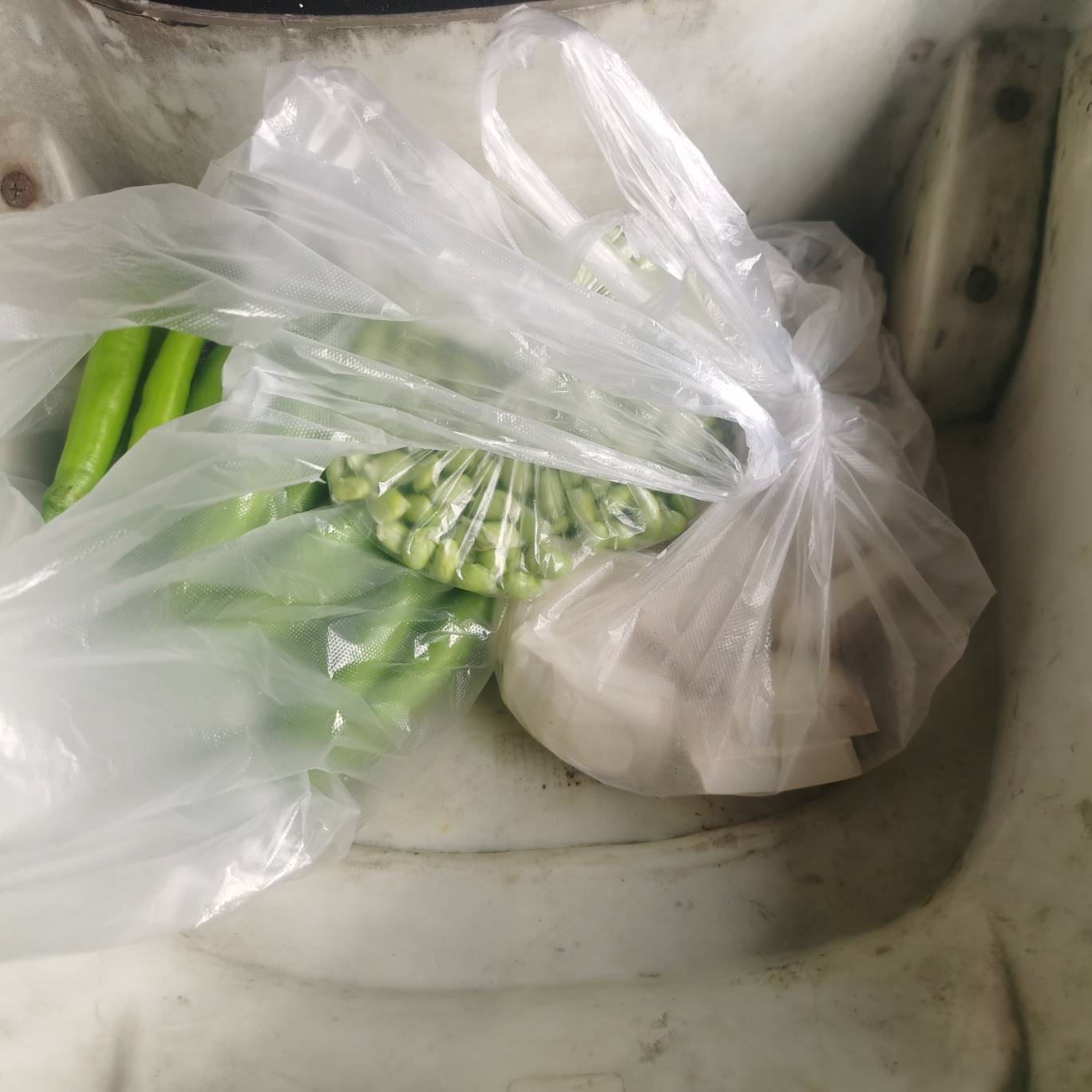 每天都要20的菜钱，肉都买不起了，光靠申请毛有点撑不住了。

40 / 作者:不再违规发帖了 / 