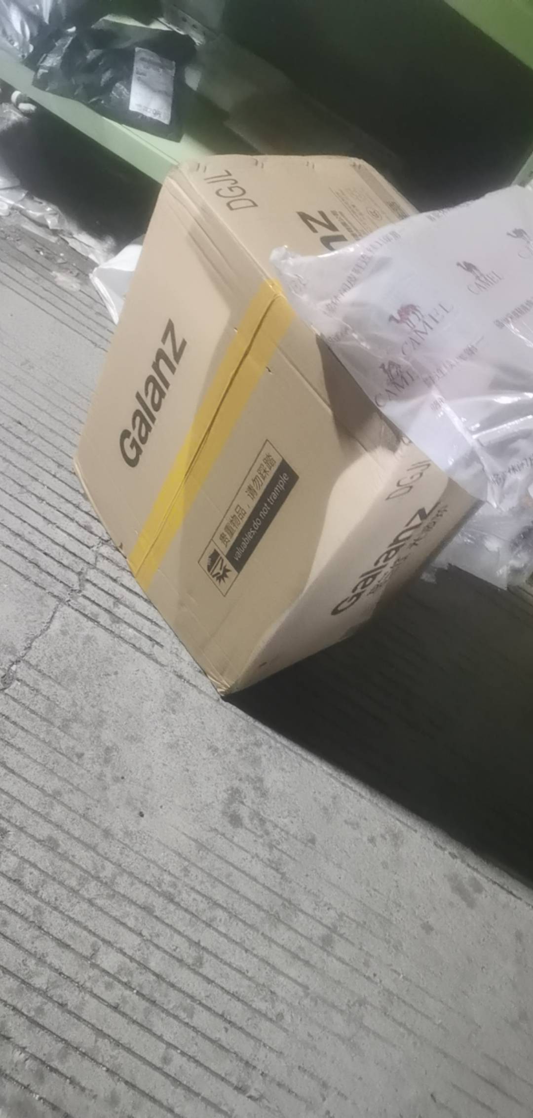 手里面握着一根草，真给我发了 提现全失败 这个给我发了


31 / 作者:艾泽拉斯魔暴龙 / 