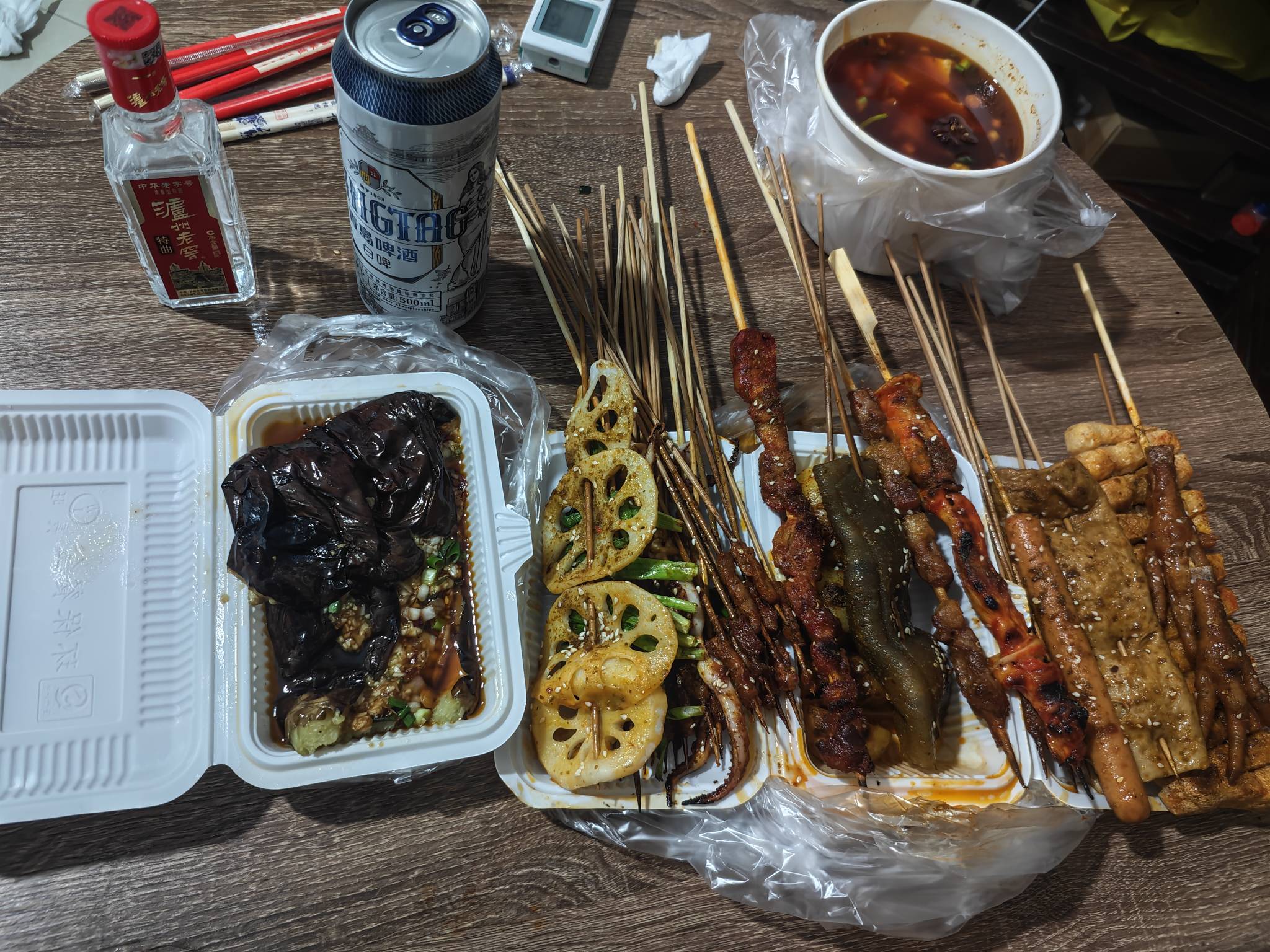 重庆的烧烤是全国数一数二的贵，平常都不敢点烧烤都是吃火锅串串，这一点都要了我差不90 / 作者:曾经遗忘的角落 / 