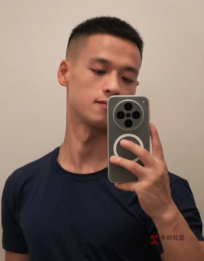 王者微信区也有那么小学生，真难玩。总是差一颗星上王者
帅气迷人的我

96 / 作者:朱铁胆 / 
