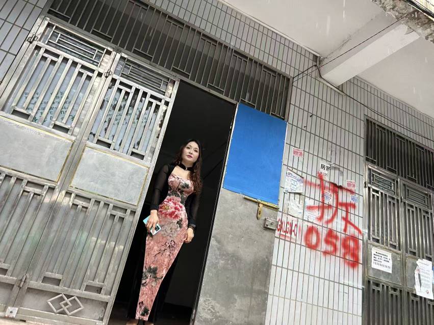 老哥们，一大早路过给我打招呼，要我进去喝茶，要不要去看看

46 / 作者:小风追云 / 