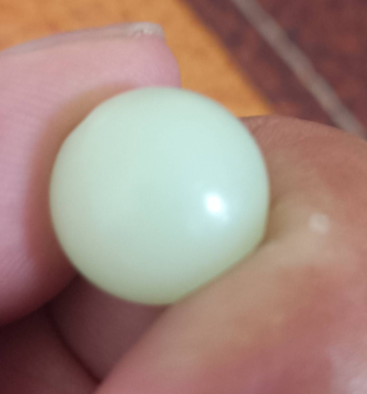 这玩意晚上会发光。要是在古代 肯定被人当成是宝物，不知道什么材料做的挺硬很有弹性88 / 作者:肥美的烧鸭 / 