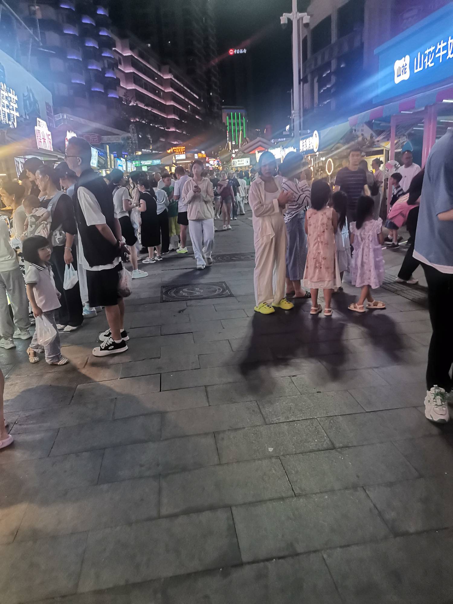 好多人，美女好多

92 / 作者:浪花的泡沫、 / 