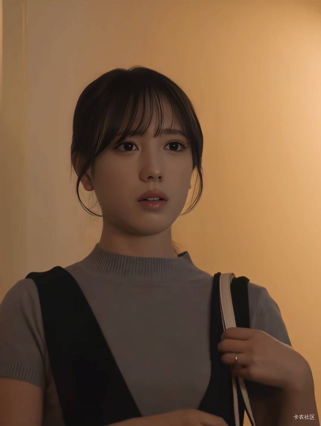 这踏马是一个人，你敢信


1 / 作者:周婕纶 / 