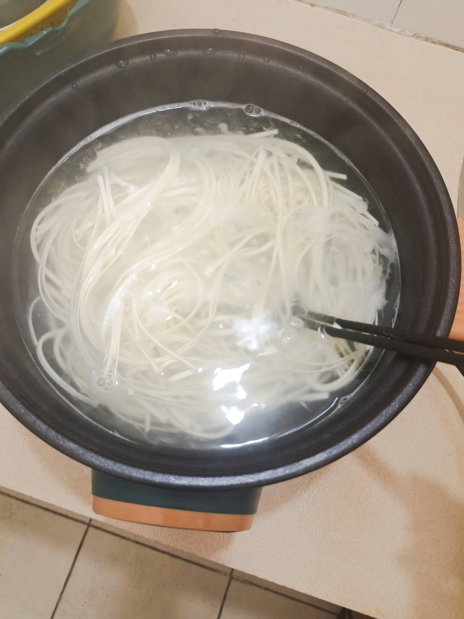 半夜饿得只能吃挂壁面了

15 / 作者:独来独往. / 