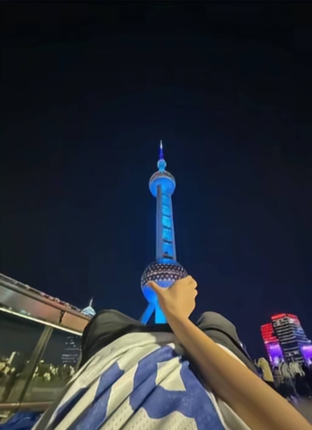 拍完把我砍成臊子丢黄浦江里了

61 / 作者:卡农杀老鼠 / 