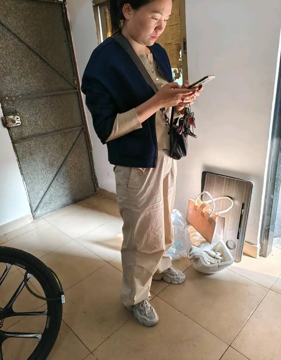 45艺术就是割手续费无疑了，等你们免费五天过期，到时候开寄售又要重新续费，不然不给51 / 作者:卡农首富哥 / 