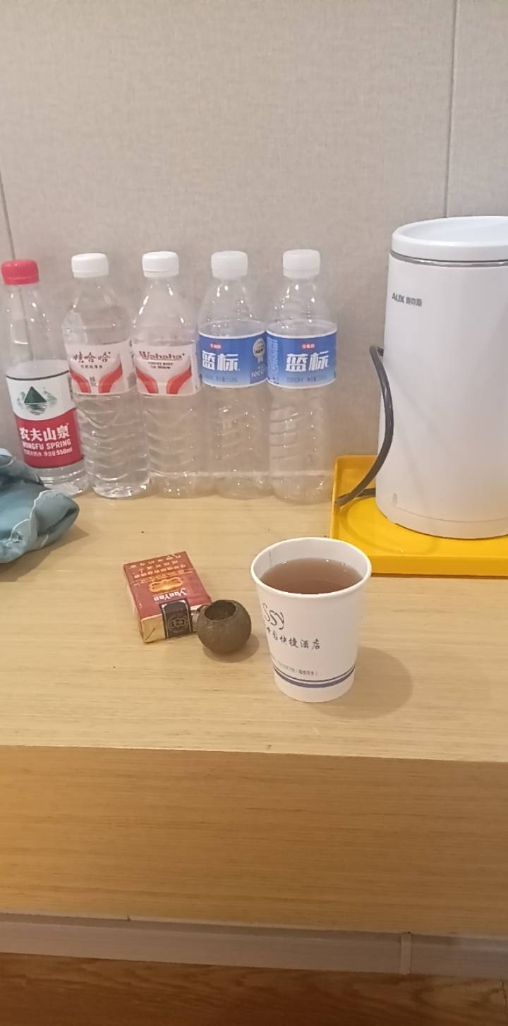 愁呀，就剩下喝水了，又是一个不眠夜！

58 / 作者:雨声，泣 / 
