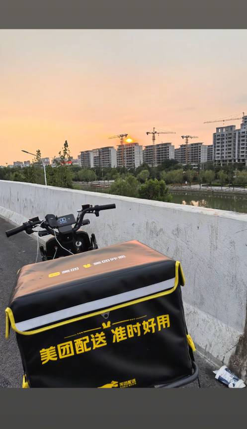 众包仔们，快点上线了，鲁毛已经没有任何希望了，迟早得饿死

78 / 作者:卡农首富哥 / 