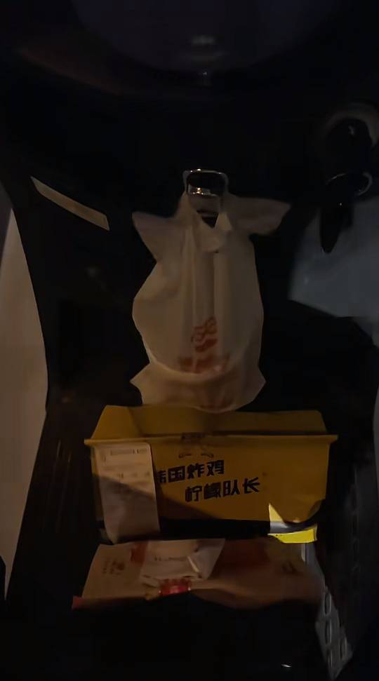 老哥们。救我，瘫痪了，一天没吃了

55 / 作者:卡农首富哥 / 