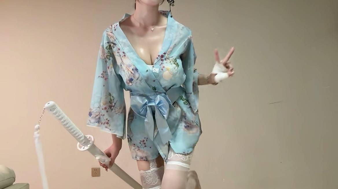 挂壁台风又来了，又闷又热

5 / 作者:凤鸣 / 