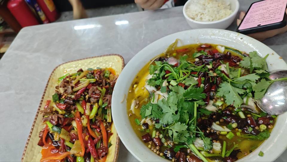 老哥们一份红烧肉一份葱烧豆腐，在卡农什么水平呢？
28 / 作者:领错三十八块八的吊毛 / 