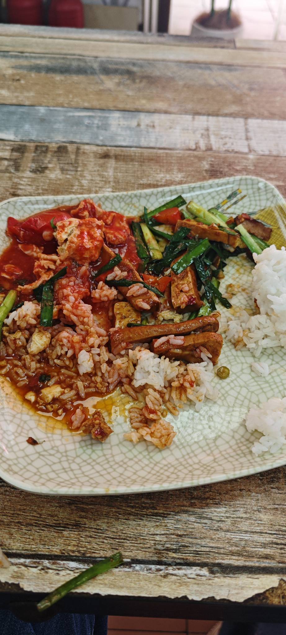 高埗10元快餐，你说它难吃嘛又没有难道难吃.你说它好吃嘛但又不怎么样！


72 / 作者:卡农豆包 / 