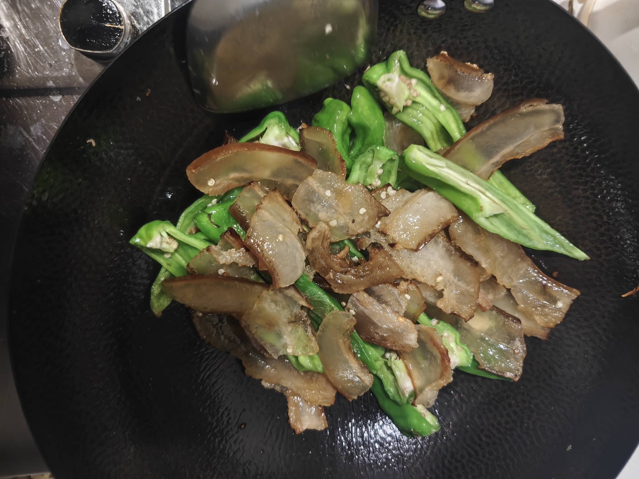 久了不下厨都生疏了，平常都是老婆下厨做饭等着吃，老哥们吃饭了


25 / 作者:曾经遗忘的角落 / 