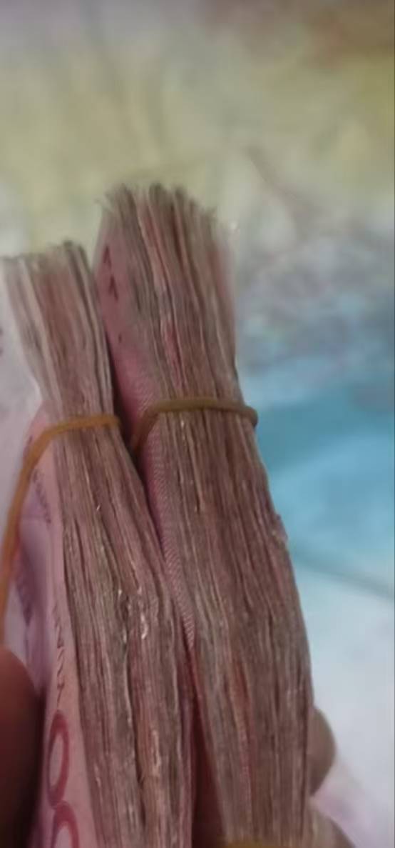 终于拿到定金了，现在就等着去房管局过户了，再坚持坚持就可以天津啦老家我真的是一刻37 / 作者:顾小贝 / 