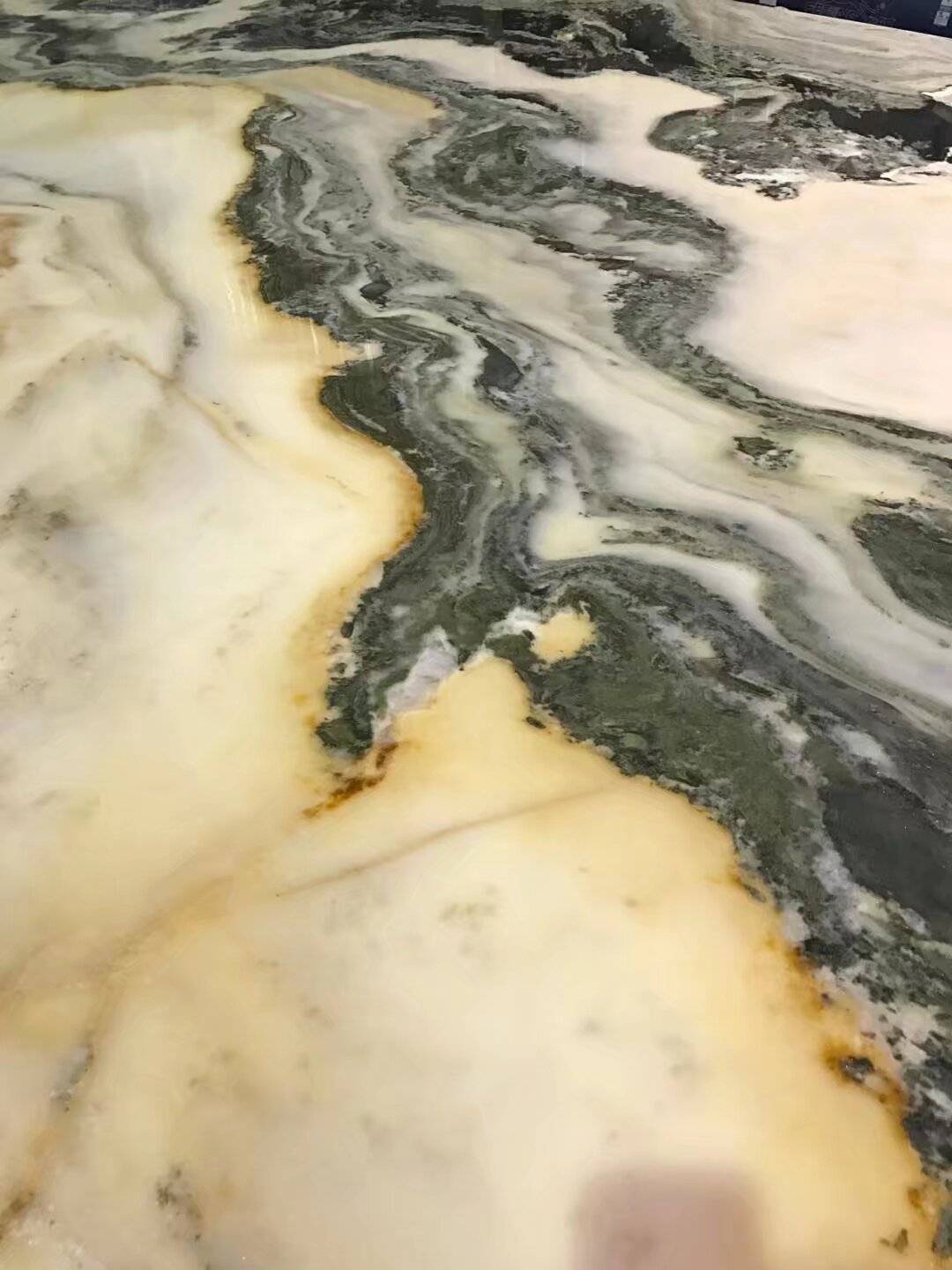 老哥们来探讨下这个cg，我不断的登录又要刷脸了，人家直接转3千又教我帮忙，咋整号里69 / 作者:爱恨128 / 